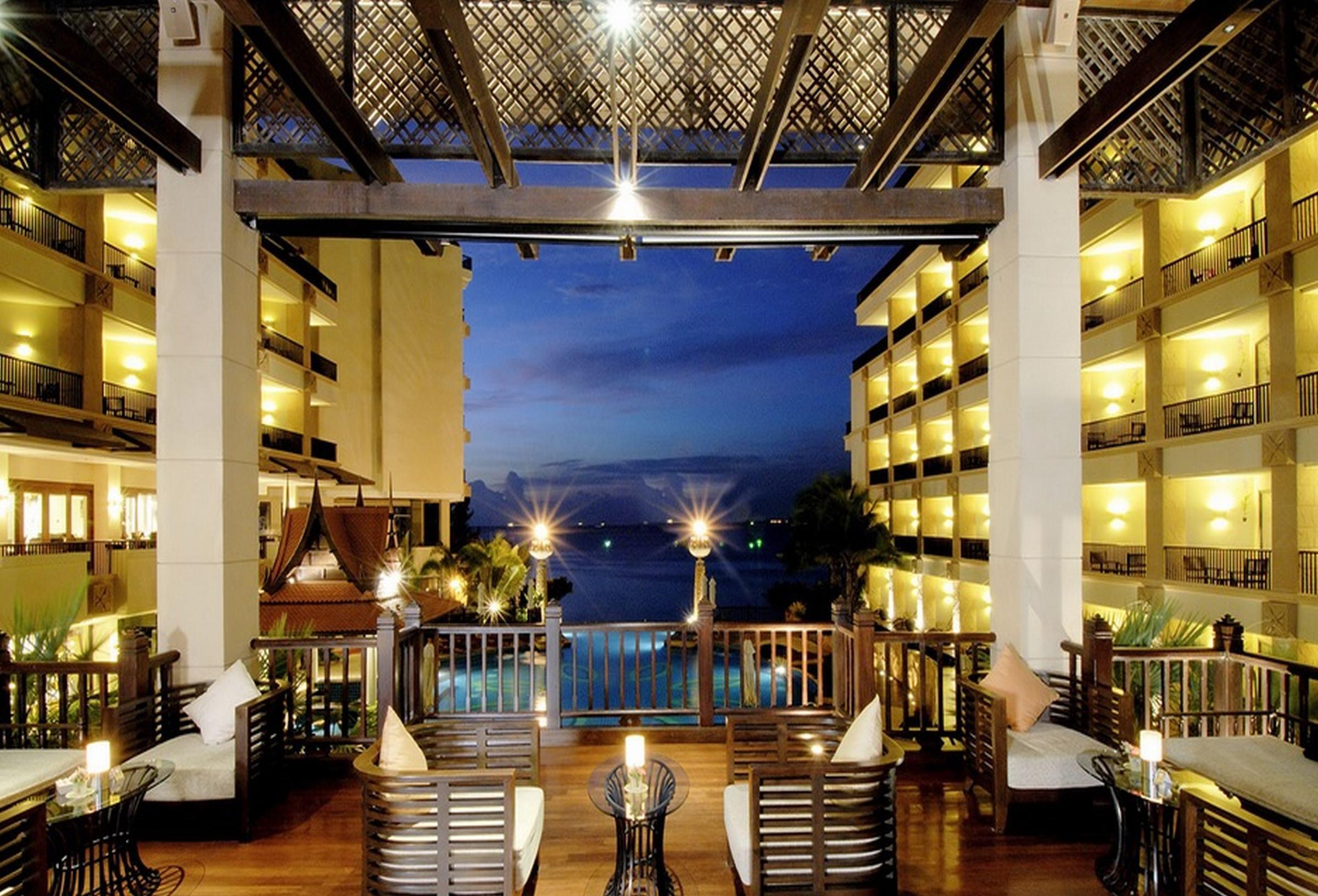 Garden Cliff Resort And Spa Патая Екстериор снимка