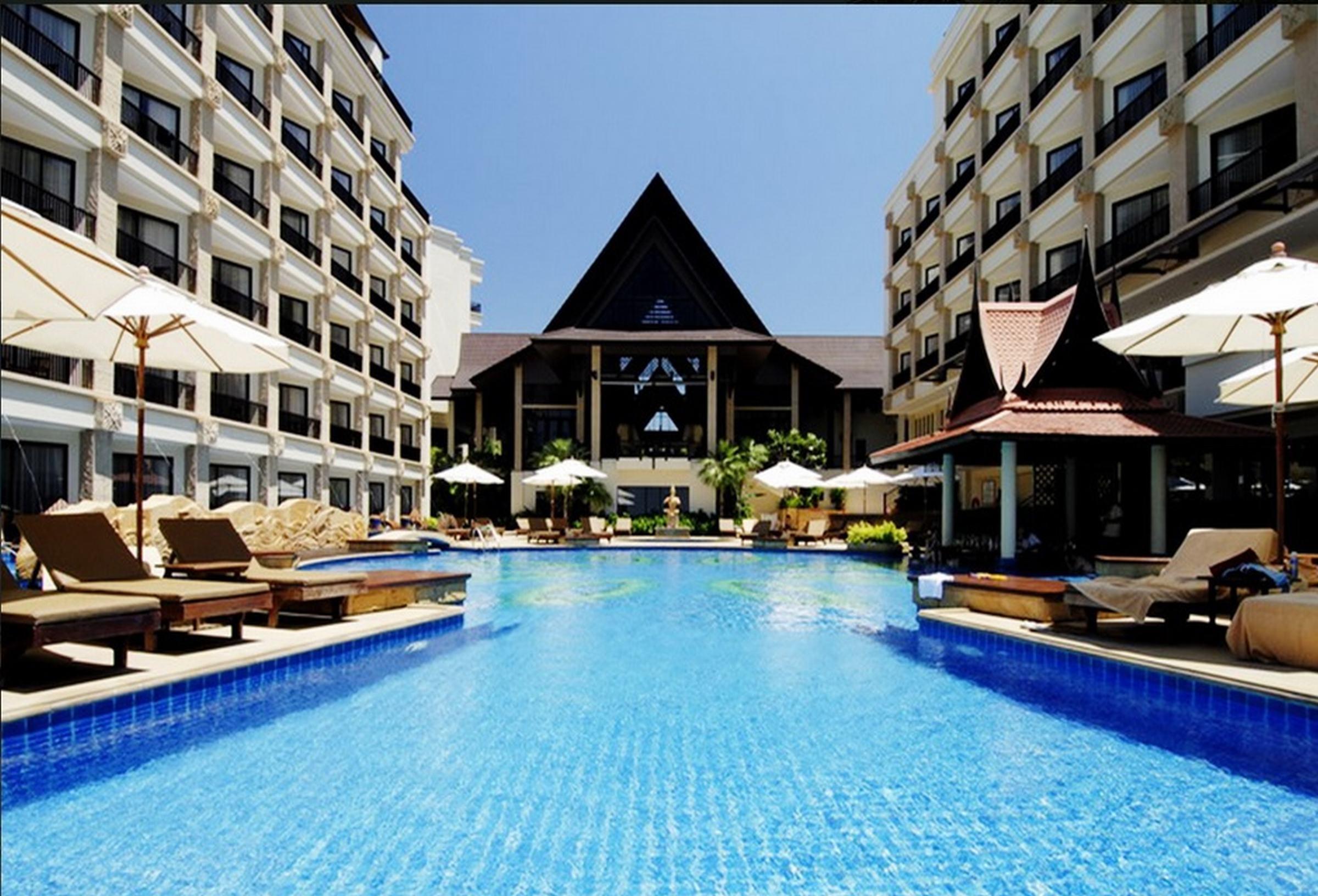 Garden Cliff Resort And Spa Патая Екстериор снимка
