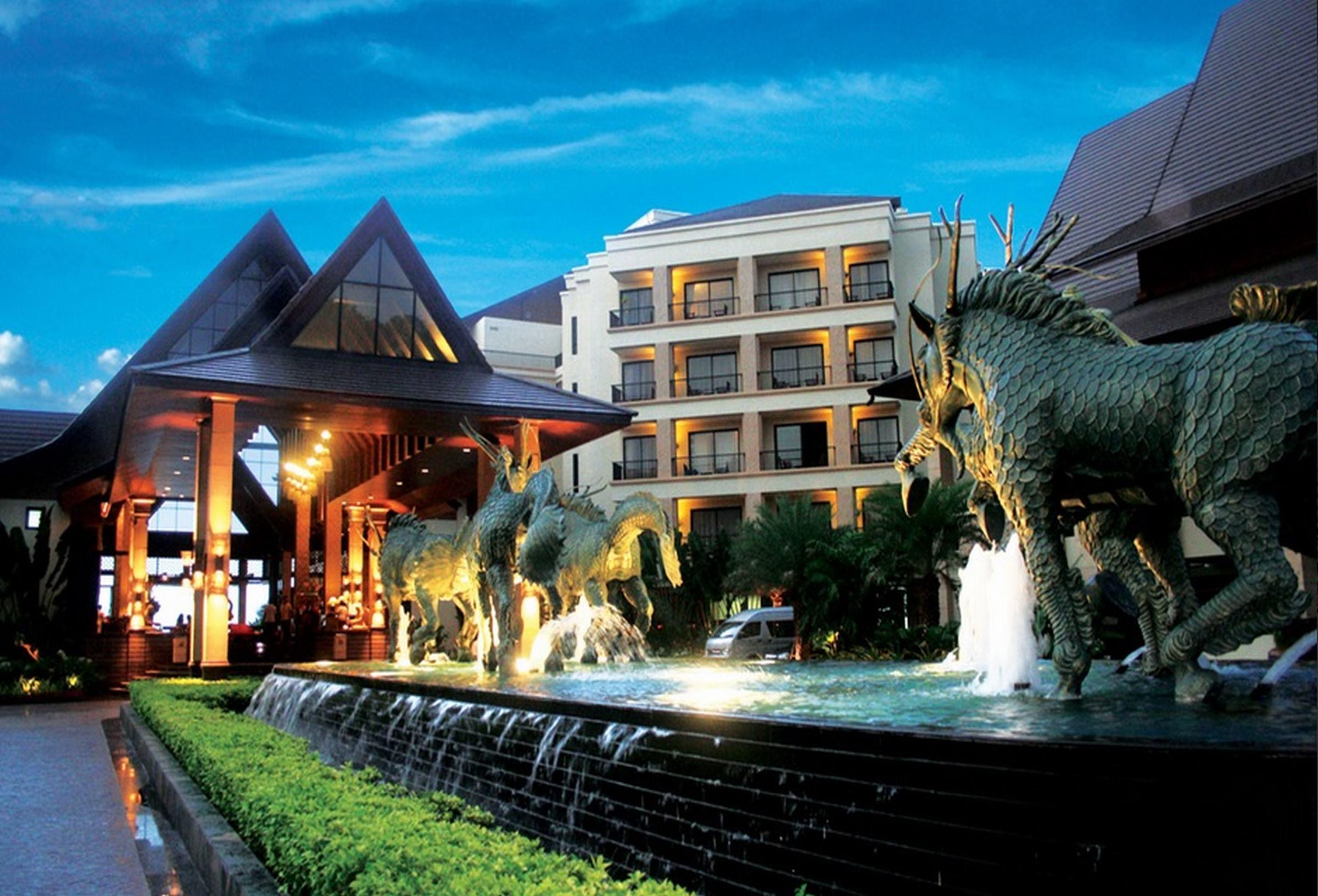 Garden Cliff Resort And Spa Патая Екстериор снимка