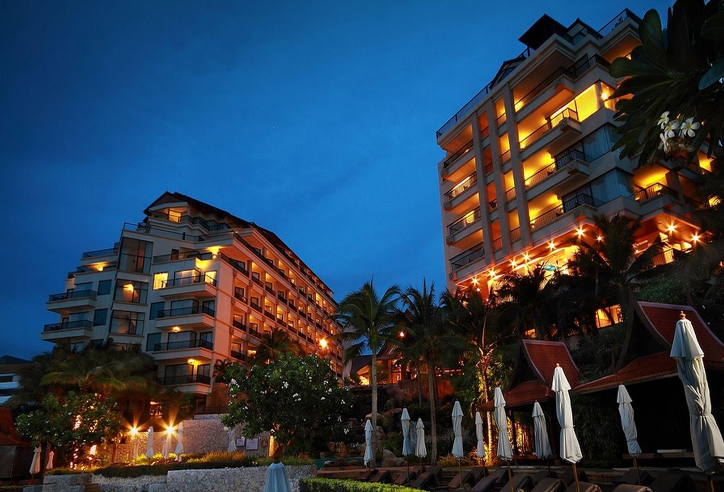 Garden Cliff Resort And Spa Патая Екстериор снимка