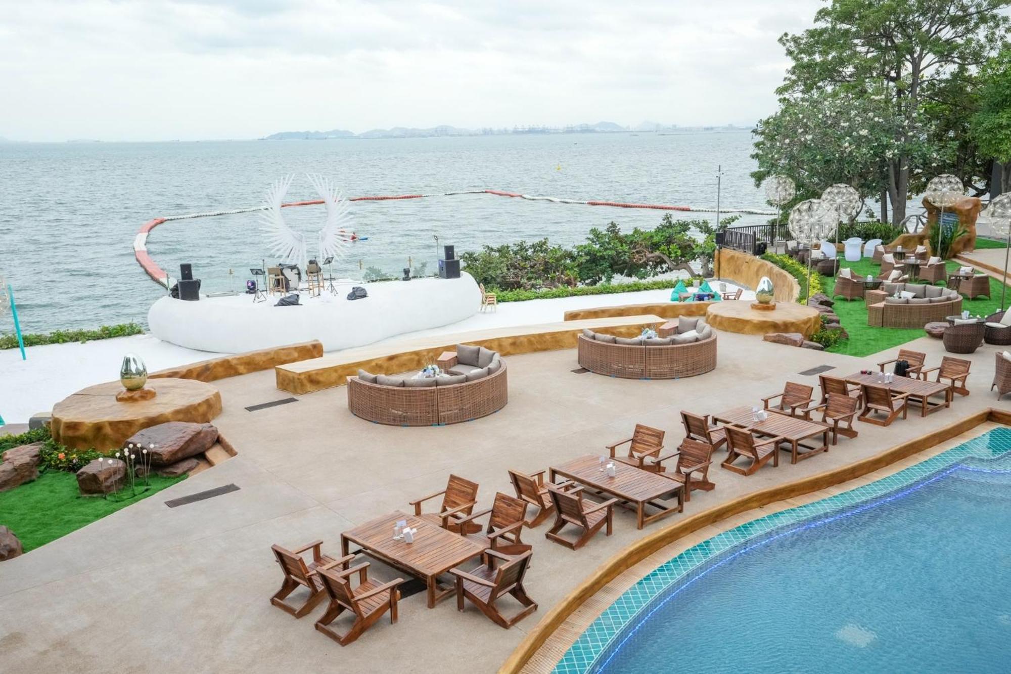 Garden Cliff Resort And Spa Патая Екстериор снимка